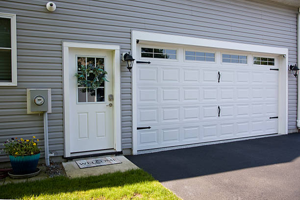 24/7 Emergency Garage Door Panel Replacement experts in Eureka, IL